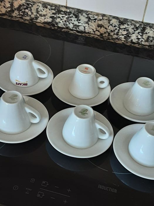 6 chávenas  de café  sortidas  porcelana da SPAL