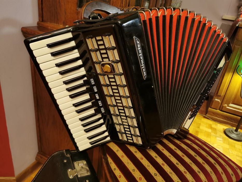 Akordeon Weltmeister Serino II 80 basów z futerałem