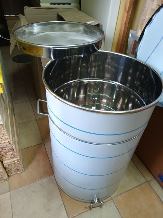 Okazja!Odstojnik na miód z sitem 150 litry