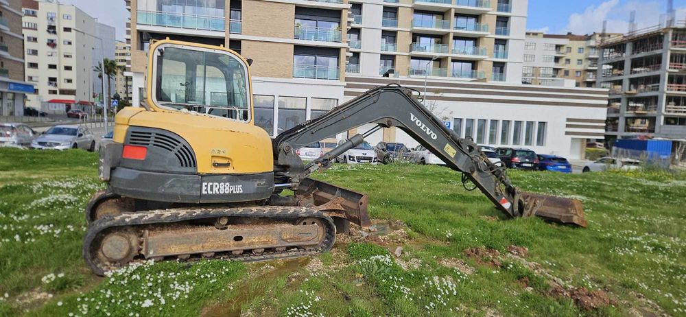 Giratória Volvo 2010 10 Ton de rastos