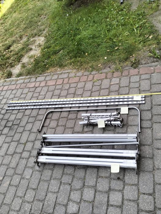 Wieszaki do sklepu odzieżowego