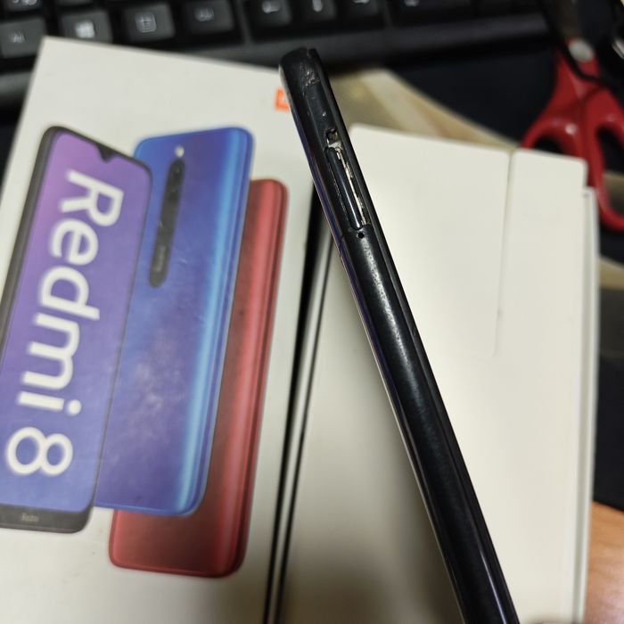 Продам Redmi 8 4/64gb