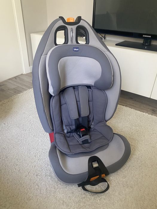 Автокрісло chicco gro-up
