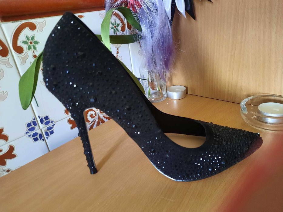 Sapatos carvela novos