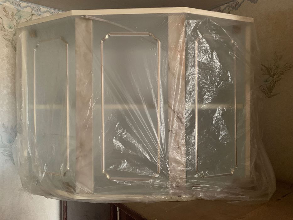 Шафа-вітрина кухонна нова