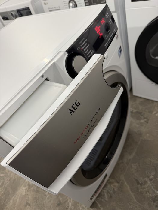 Сушильна машина на тепловому насосі AEG 9000 T9DE77685