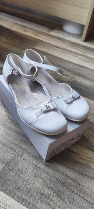 Buty komunijne białe