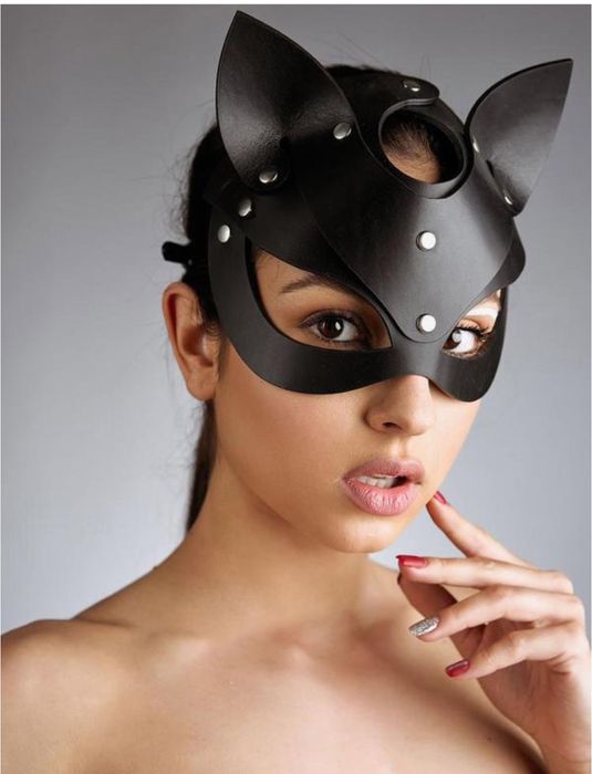 Еротична маска кішки