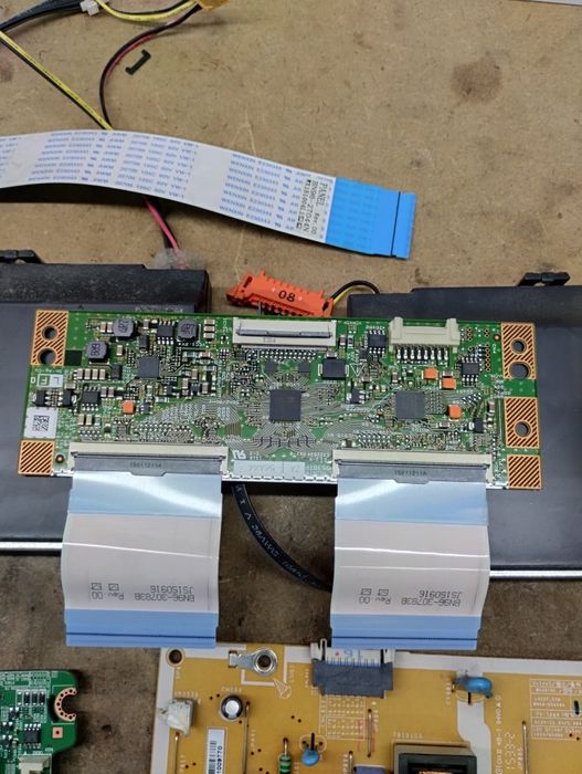 TV Samsung UE40j5100aw peças