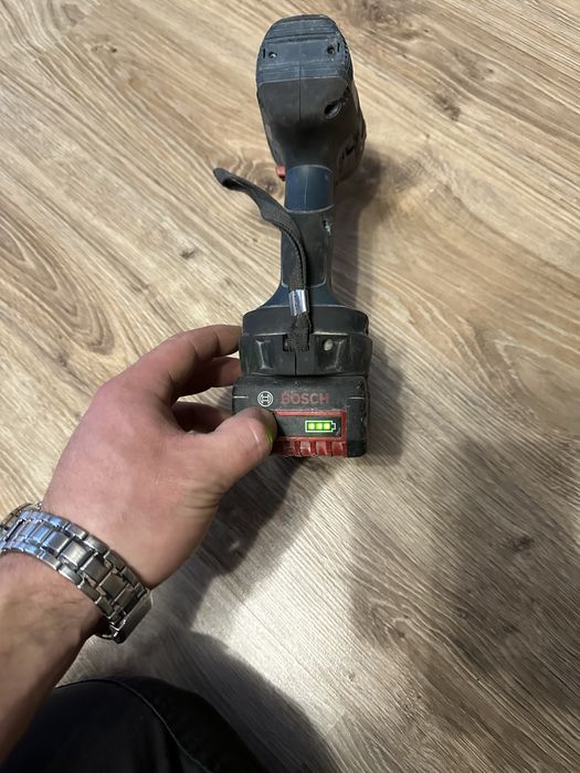 Klucz udarowy Bosch GDS 18V-300 zakretarka razem z bateria