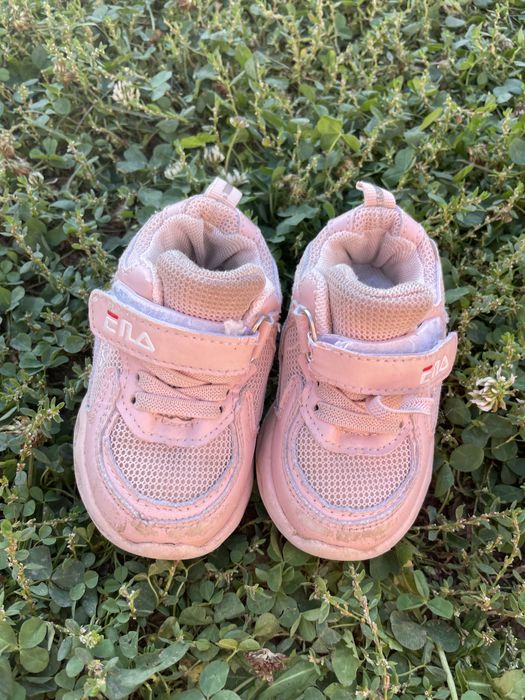 Кросівки на дівчинку