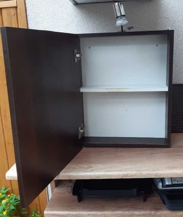 Szafki łazienkowe wiszące  z lustrem