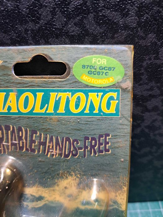 Kit mãos livres antigo para telemóveis Motorola.