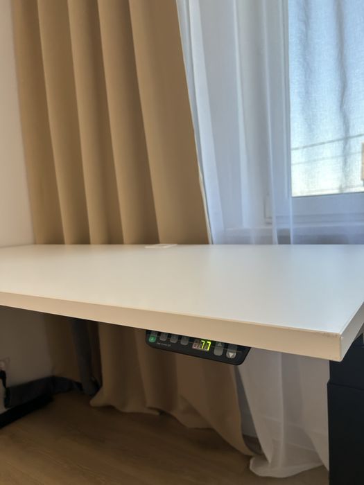 Biurko z elektrycznie regulowana wysokoscia 160x80cm