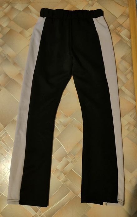 Спортивні штани.