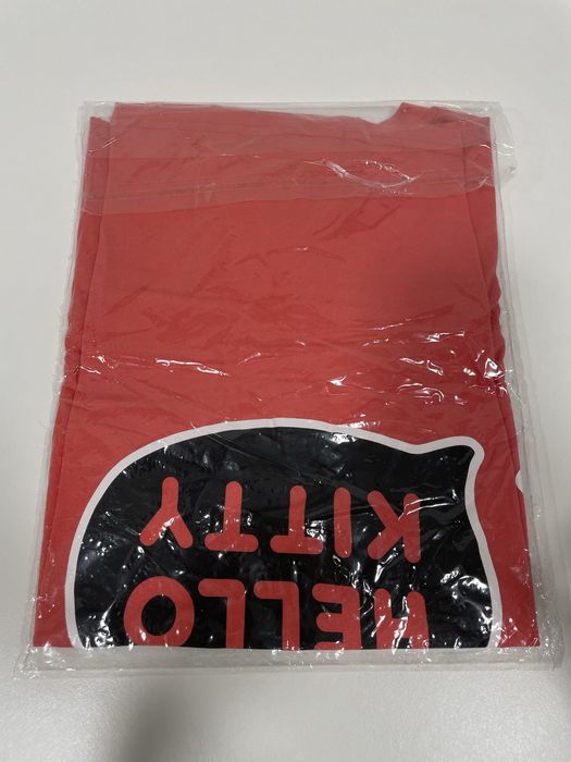 T-shirt Hello Kitty, saco/tote transparente com fecho + necessaire
