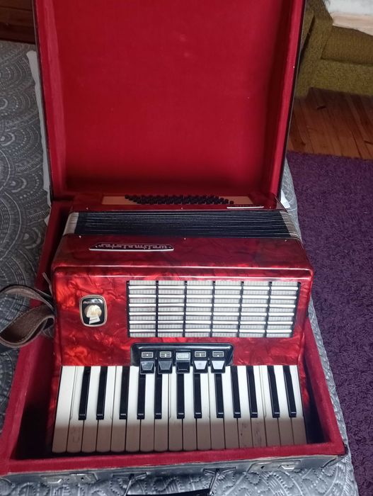 Sprzedam akordeon Weltmeister Stella 60 bas.