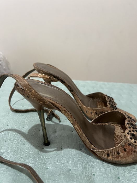 Sapato de salto alto verao Bugatti