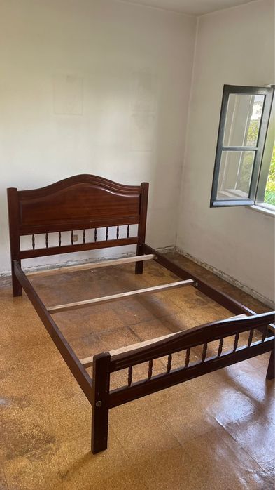 Cama de madeira