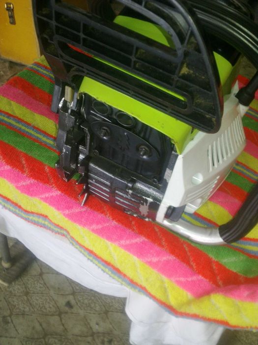 Бензопила в отличном рабочем состоянии, мощная