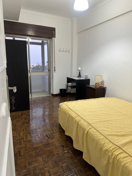 Quarto perto da Praca Paiva Couceiro Lisboa