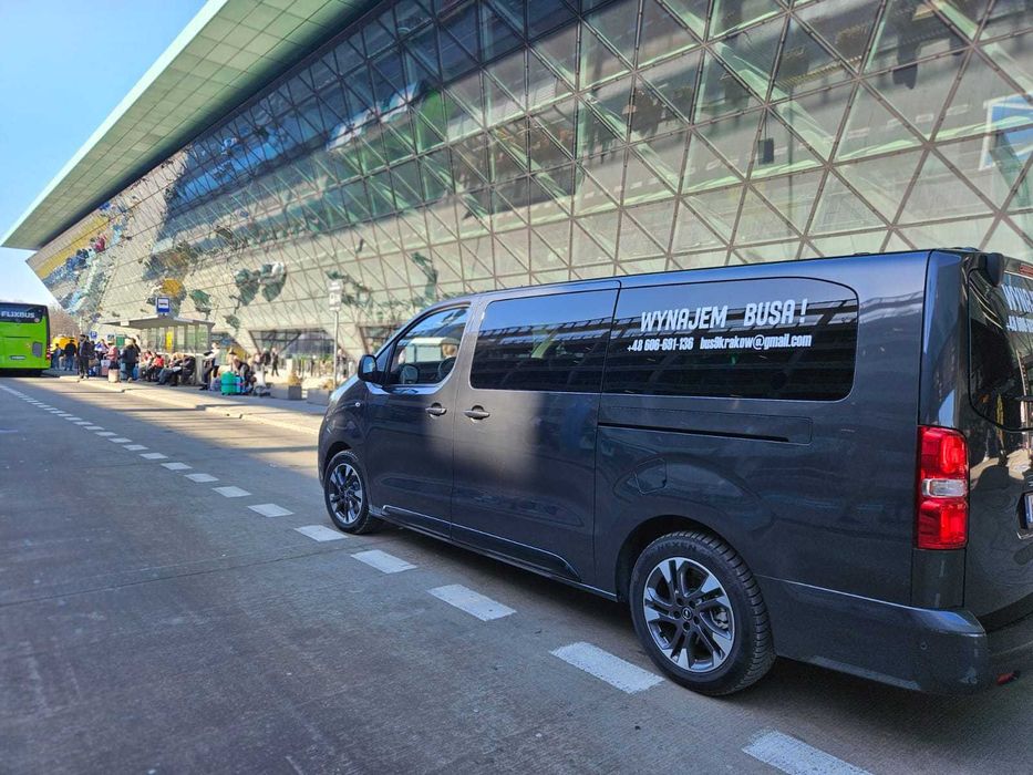 Wynajem busa 9 os. Kraków - Opel Zafira 2025, automat, wysoki standard