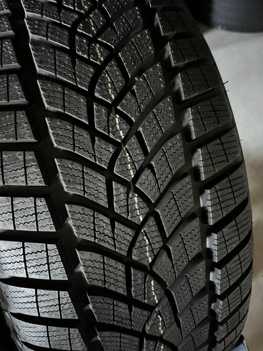 225/50/18 R18 Goodyear Ultra Grip Perfomance GEN1 4шт нові зима