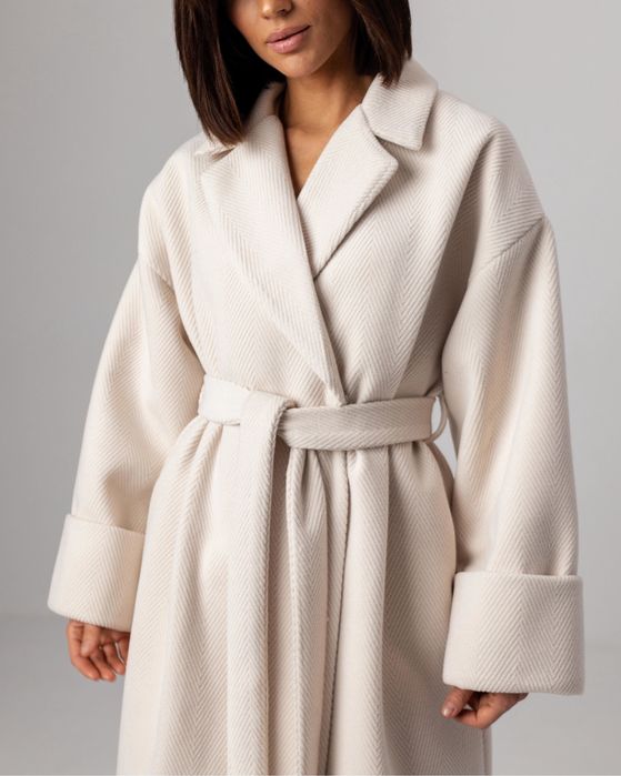 Молочне біле пальто