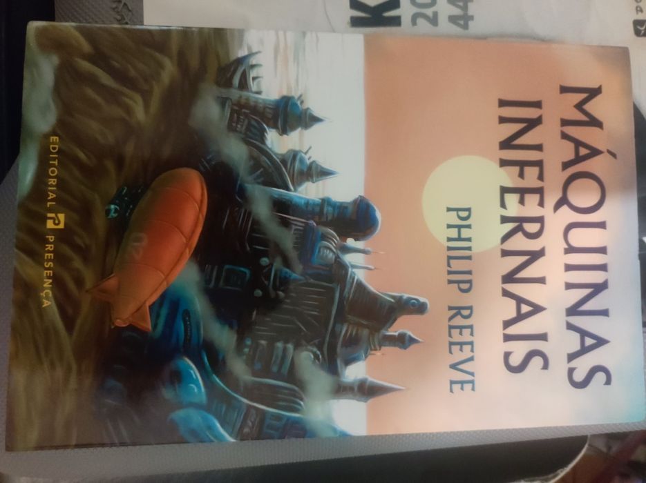 Book: "Mortal Engines" by Philip Reeve