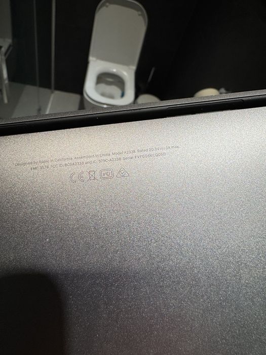 MacBook Pro 13” (M1, 2021) на запчастини