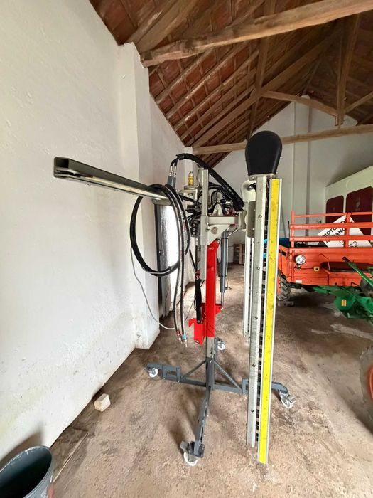 Despampanadeira nova, com corte horizontal e vertical hidráulico.