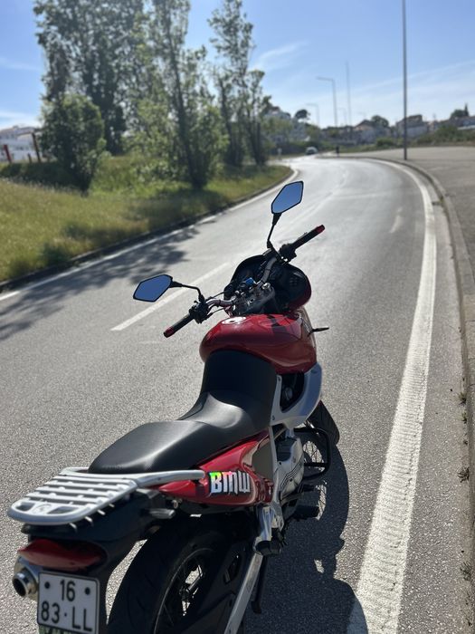 Mota BMW s650st pronta para andar em bom estado mota de garagem