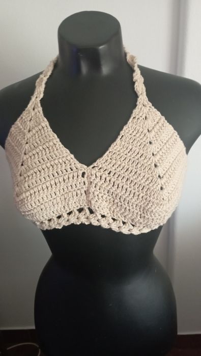 Top , soutien e boinas, feito a mão, em crochet , linha algodão.