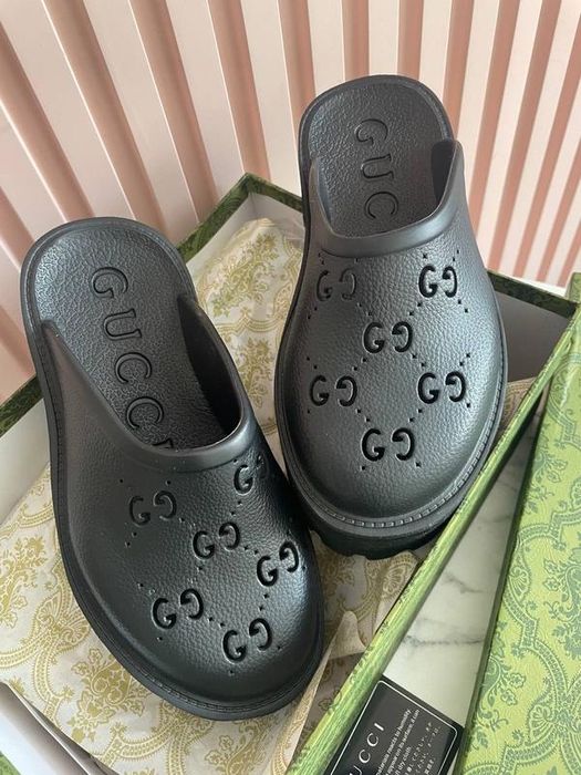 Niwe klapki gucci