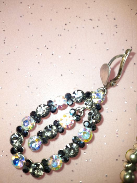 Серьги , бижутерия.