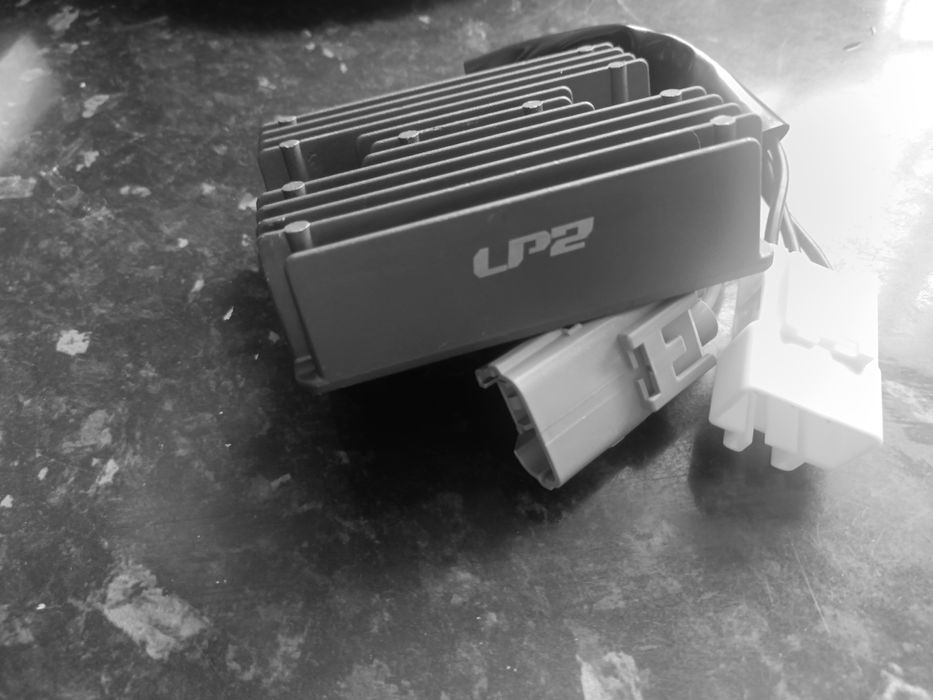 Retificador de corrente de Suzuki novo