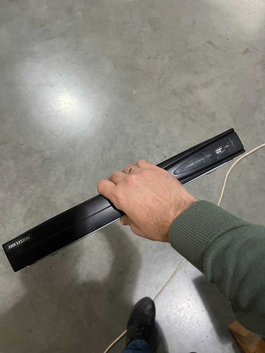 Продам відеореєстратор NVR Hikvision DS-7616NI-E2 16-канальний