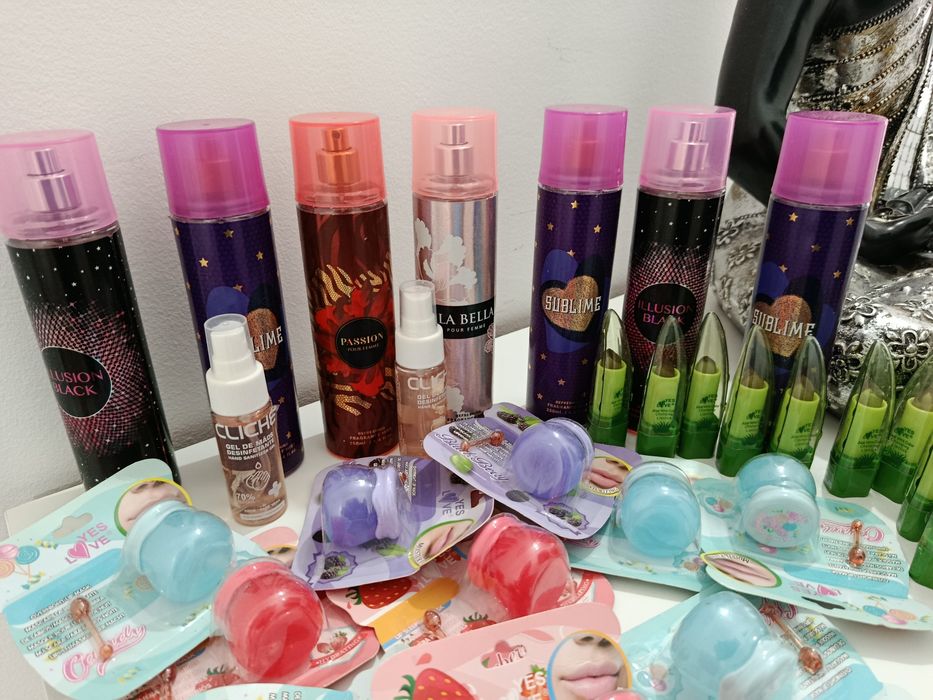 batons  perfumes e dois desinfetantes novo