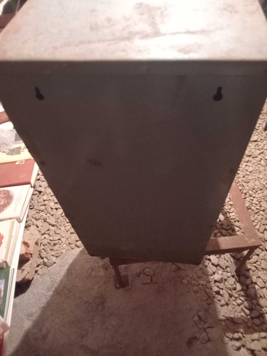 Ящик-сейф металлический настенный.