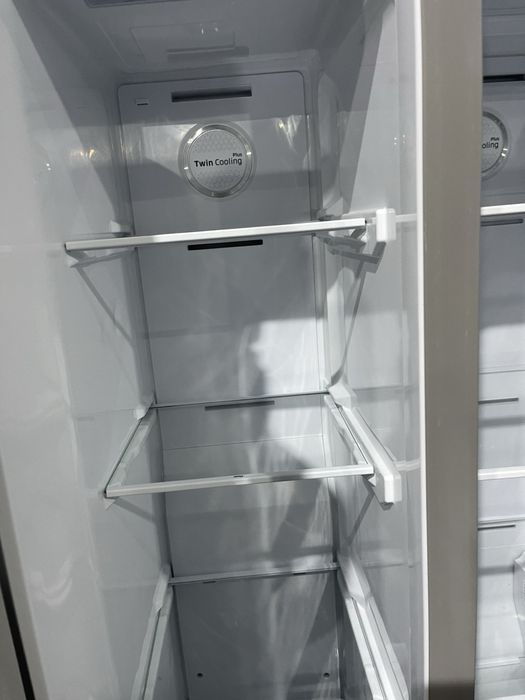 Холодильник Samsung