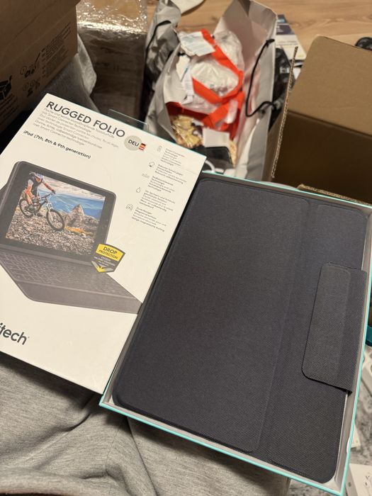 Logitech rugged folio ipad новий