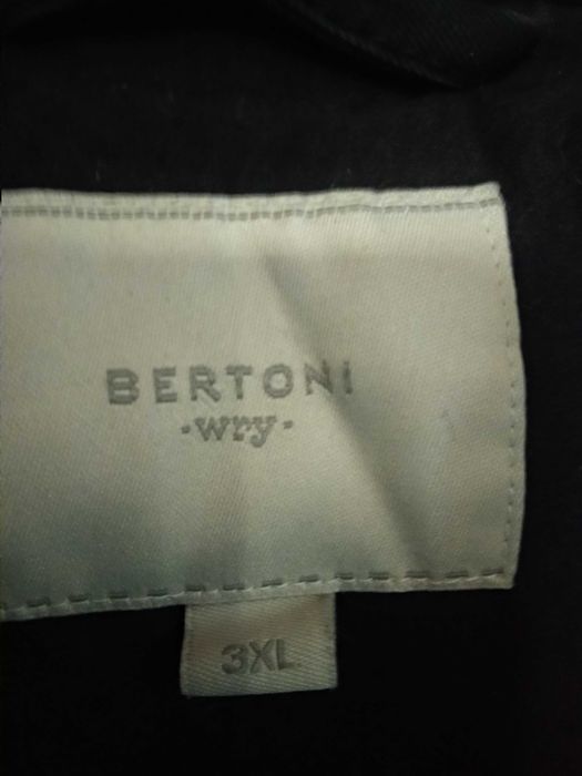 Куртка bertoni. Плотный утеплитель. Осень/весна.