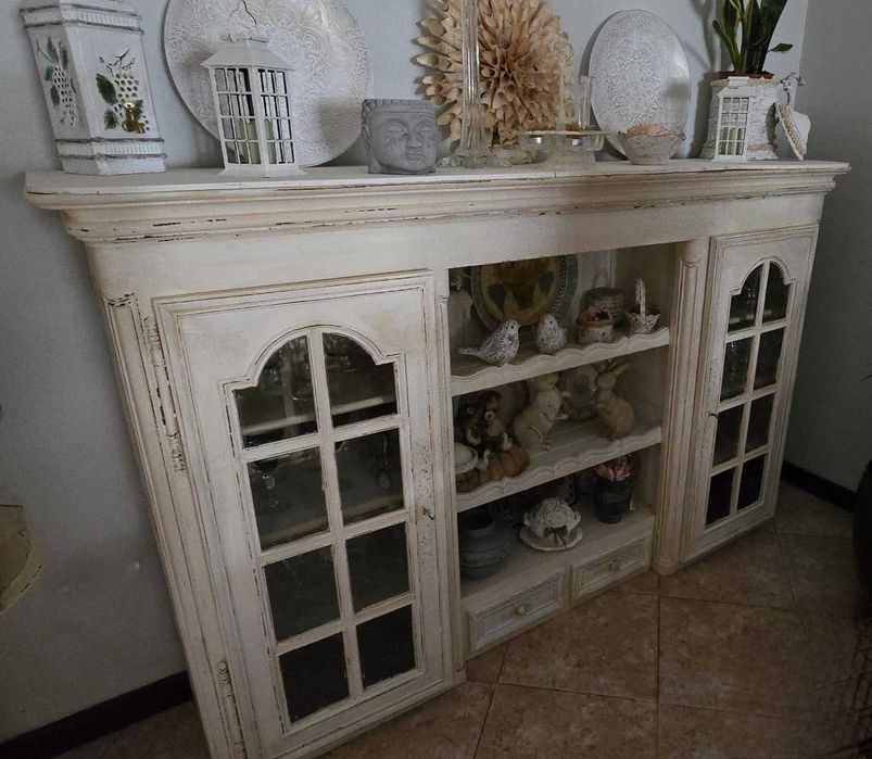 Movel vintage grande com vitrina