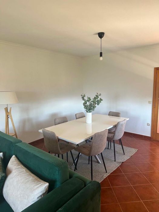 Apartamento T1 Mobilado junto á escola Amadeu Sousa Cardoso em Telões.