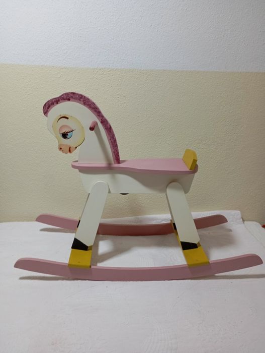 Cavalo madeira antigo