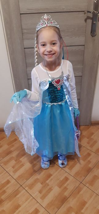 strój Elzy i dodatki 122/128