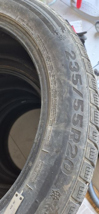 Шини зимові 235/55/20