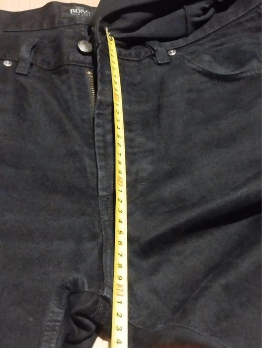 Продам  мужские джинсы Hugo Boss