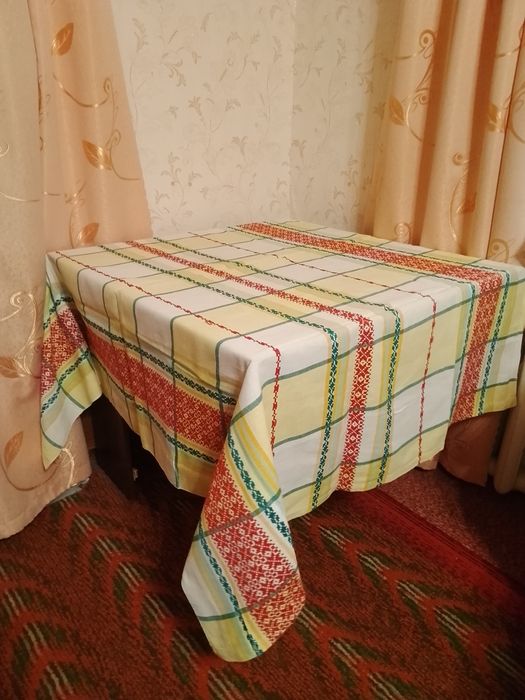 Скатертини на стіл