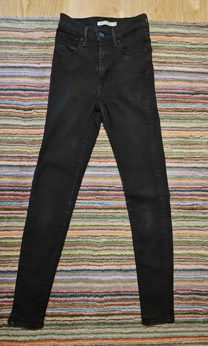 Czarne Levis skinny 25/30
